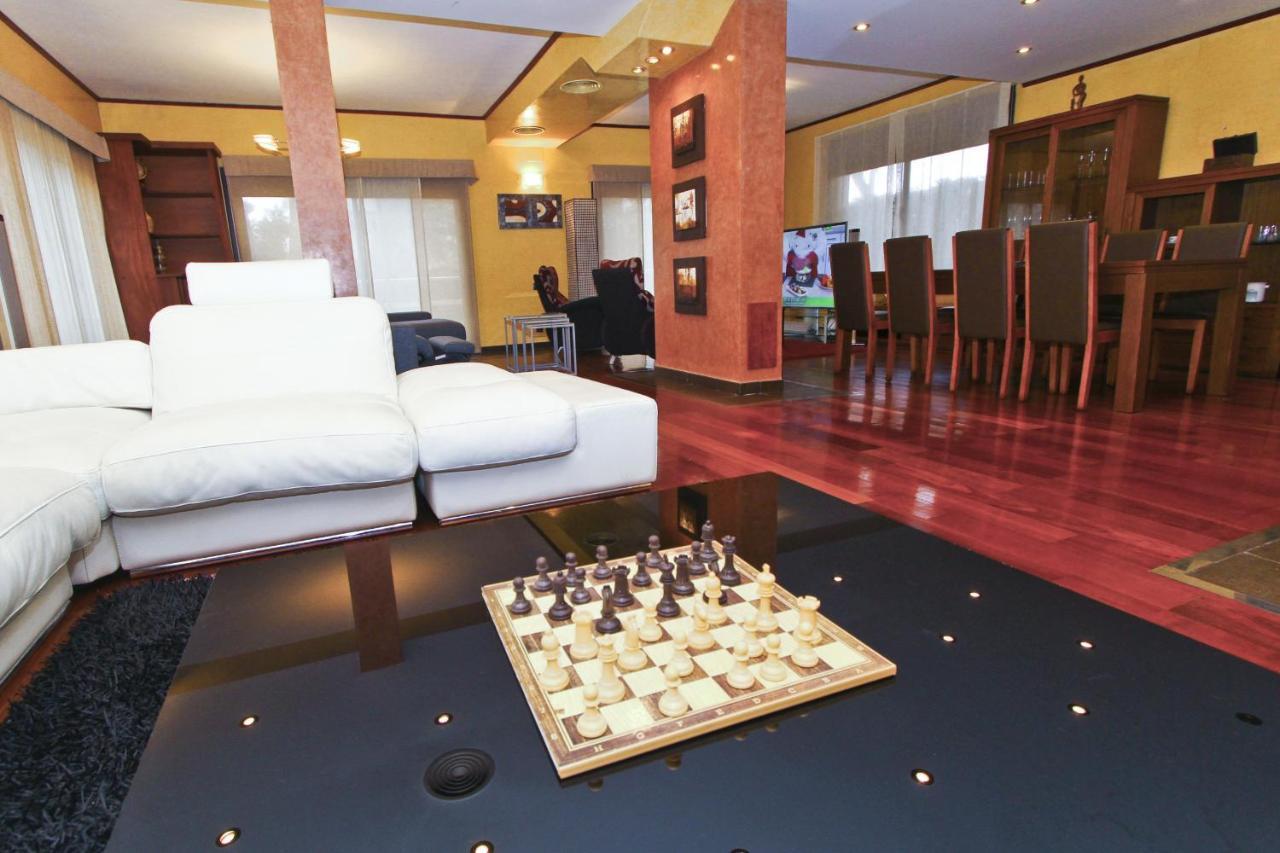 New Play Lake Villa Σαλού Εξωτερικό φωτογραφία